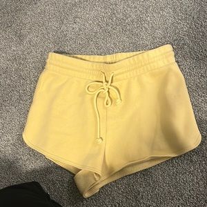 Aritzia TNA Cozy Boyfriend 2 inch Dolphin Short S yellow